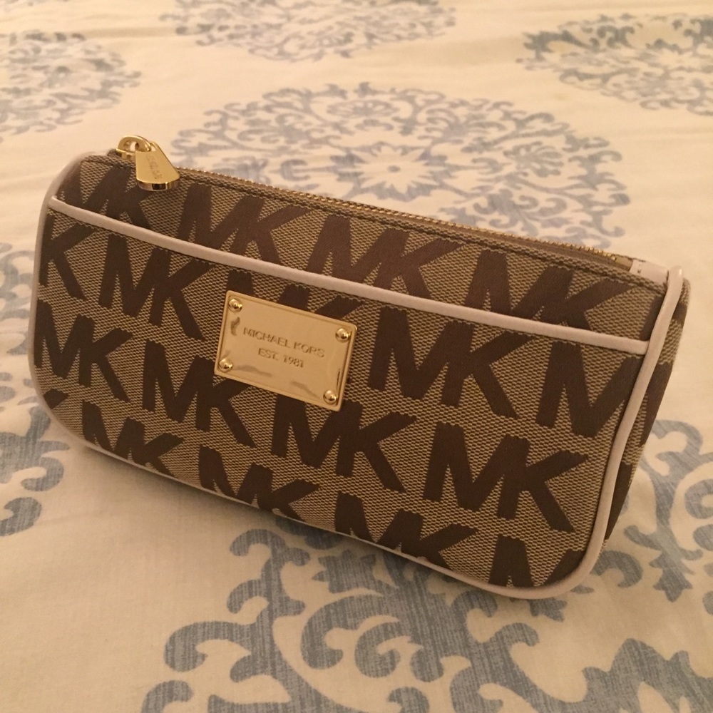 MICHAEL KORS NWOT Canvas Logo Cosmetic Bag Clutch